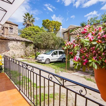 Σπίτι διακοπών Old Barber Shop By Konnect, 1,2km From (adults Only) Δασιά